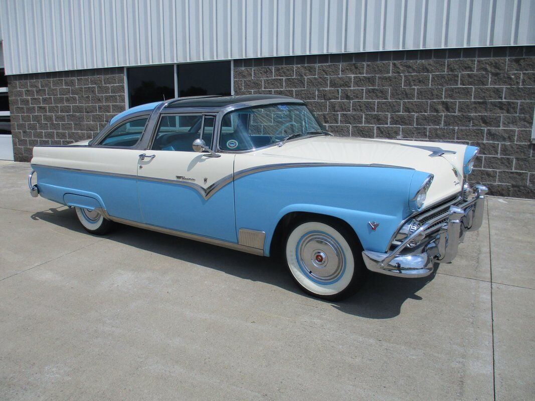 Ford-Crown-Victoria-Skyliner-Glasstop-1955-2