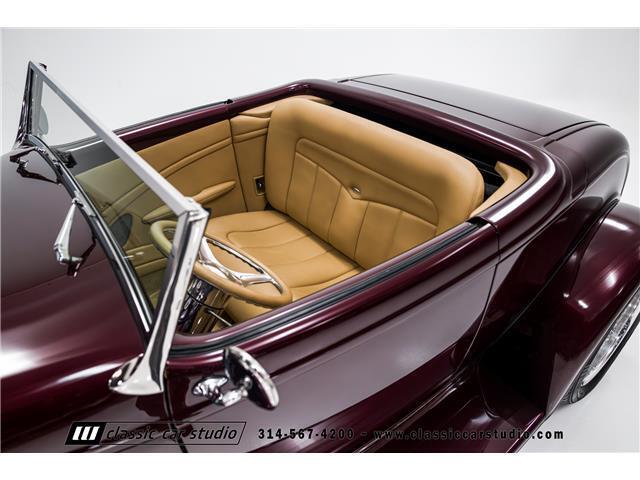 Ford-Custom-Cabriolet-1932-23