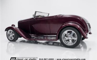 Ford-Custom-Cabriolet-1932-25