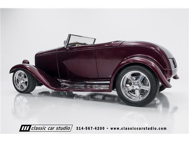 Ford-Custom-Cabriolet-1932-25