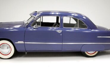 Ford-Custom-Deluxe-Berline-1951-1