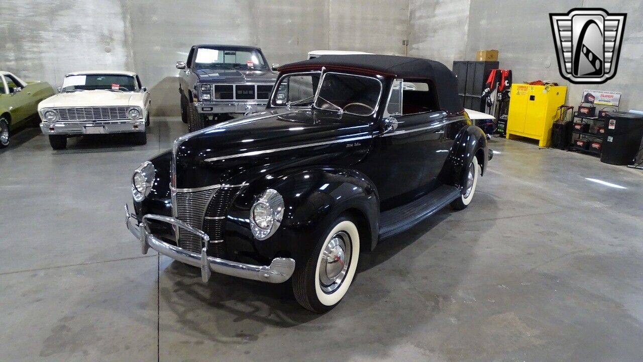 Ford-Deluxe-1940-2