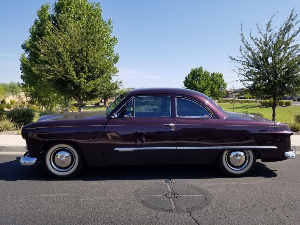 Ford-Deluxe-1949