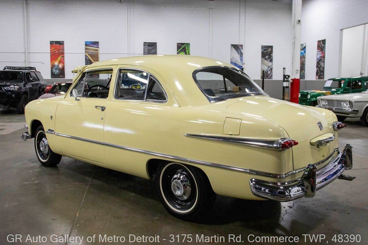 Ford-Deluxe-1951-3