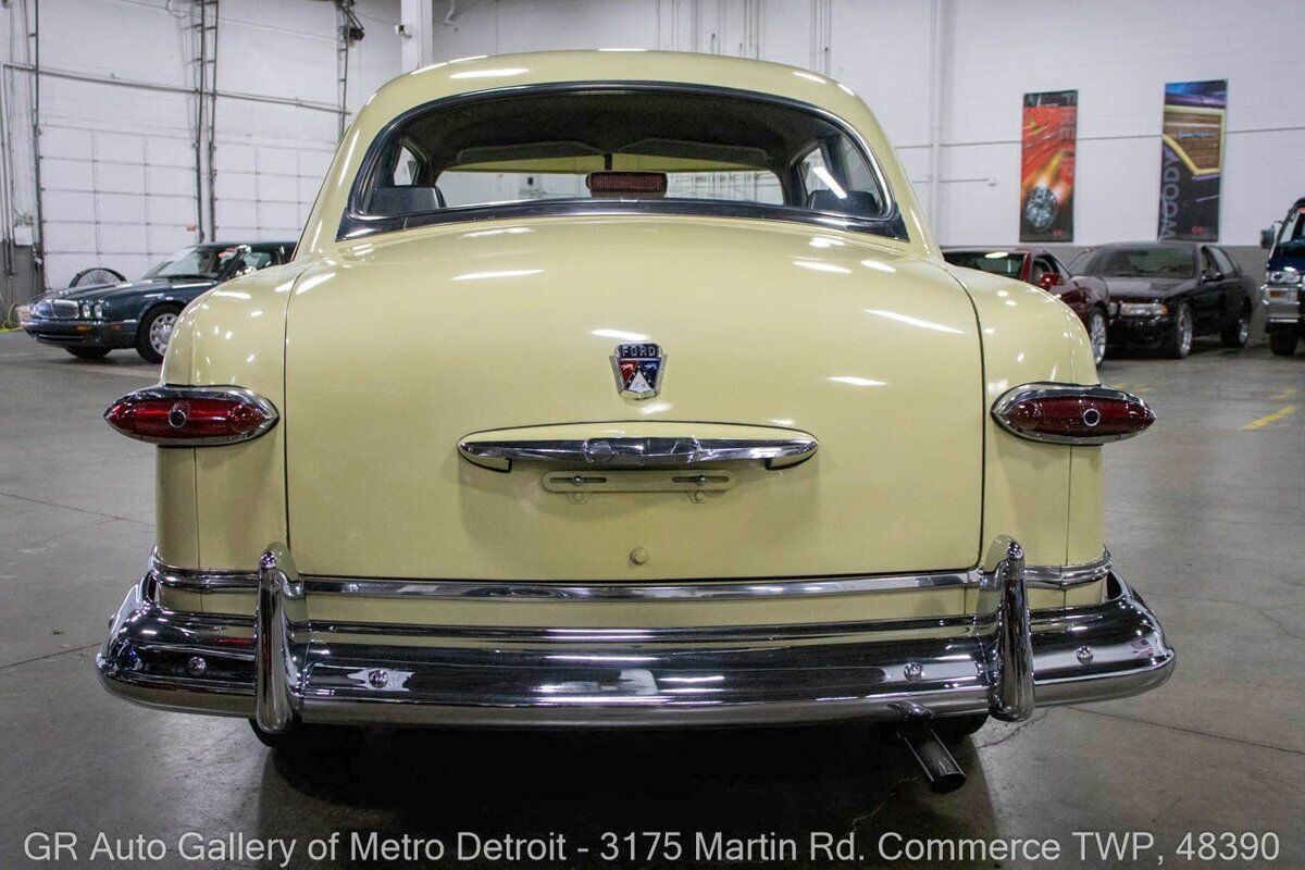 Ford-Deluxe-1951-5