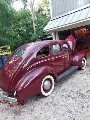 Ford-Deluxe-Berline-1939-3