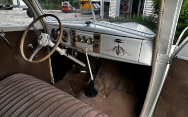 Ford-Deluxe-Berline-1939-34