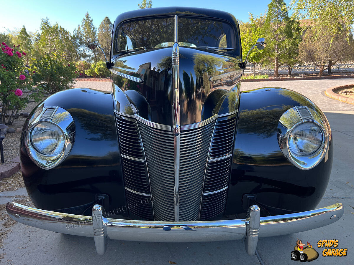 Ford-Deluxe-Berline-1940-2