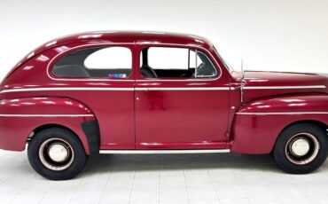 Ford-Deluxe-Berline-1947-5