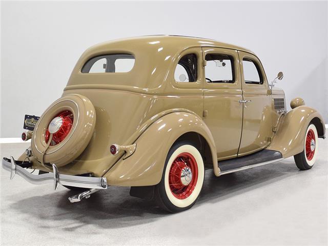 Ford-Deluxe-Fordor-Berline-1935-4