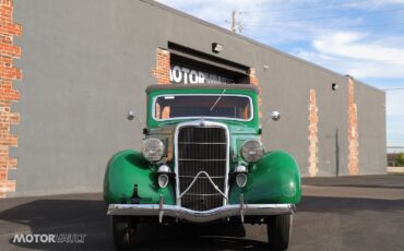 Ford-Deluxe-Wagon-Woodie-1935-1