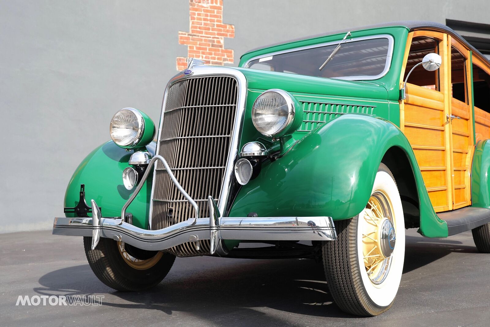 Ford-Deluxe-Wagon-Woodie-1935-17