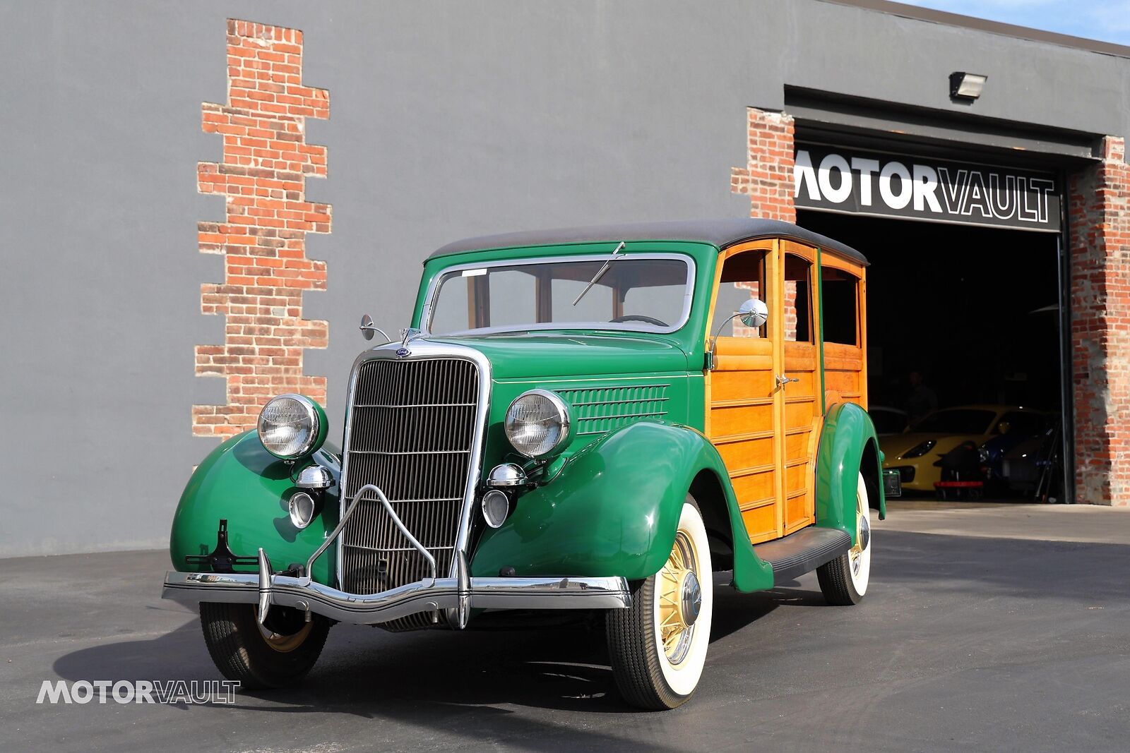 Ford-Deluxe-Wagon-Woodie-1935-3