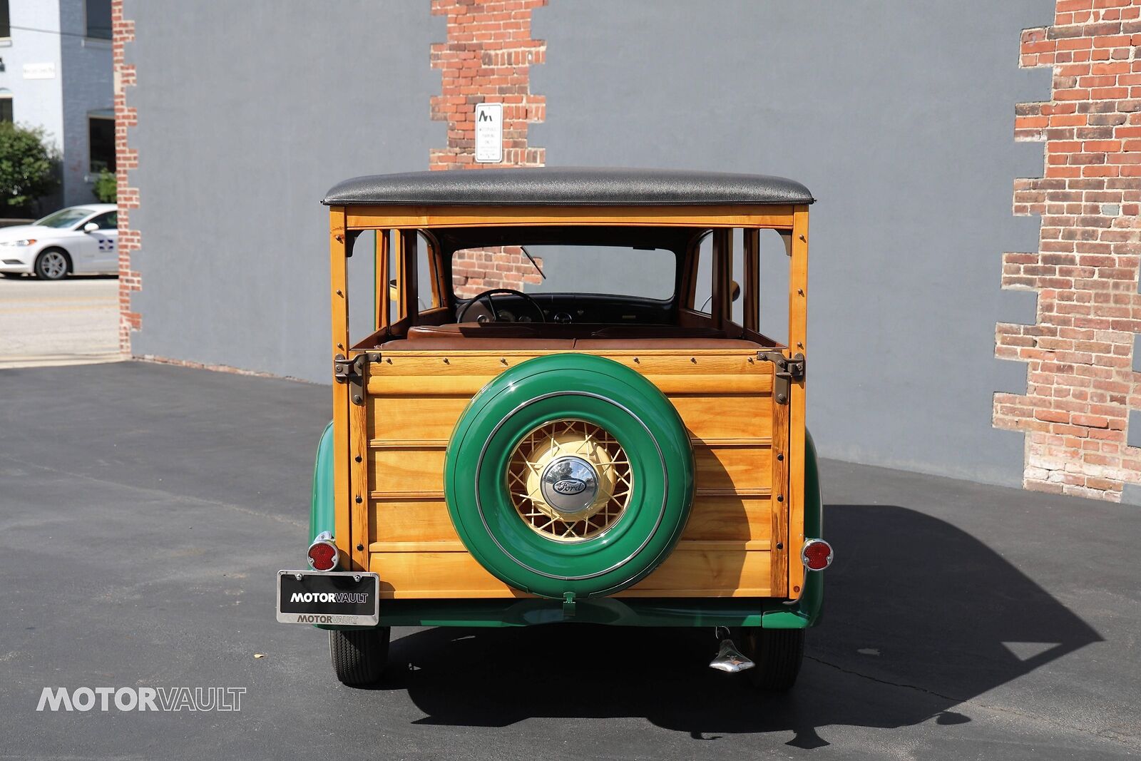 Ford-Deluxe-Wagon-Woodie-1935-37