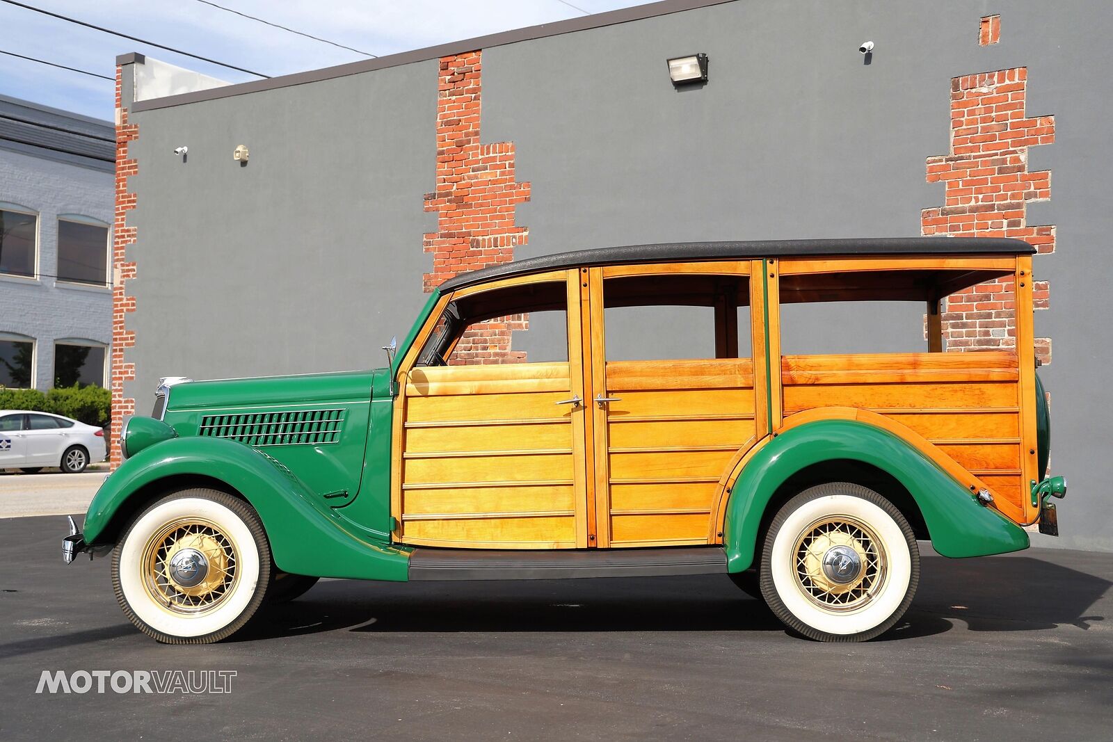 Ford-Deluxe-Wagon-Woodie-1935-8