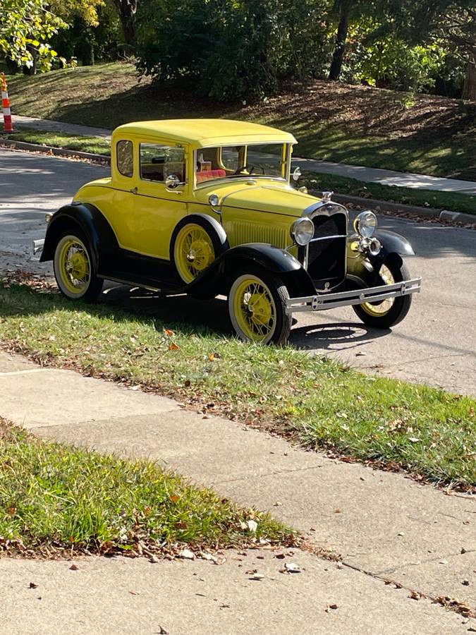 Ford-Deluxe-coupe-1930