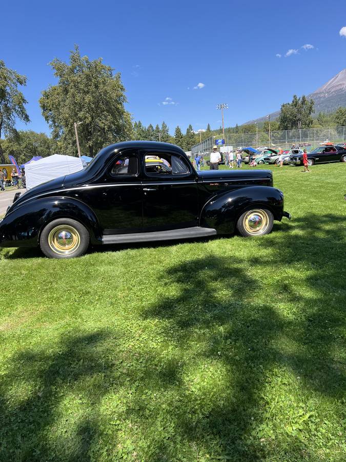 Ford-Deluxe-coupe-1940