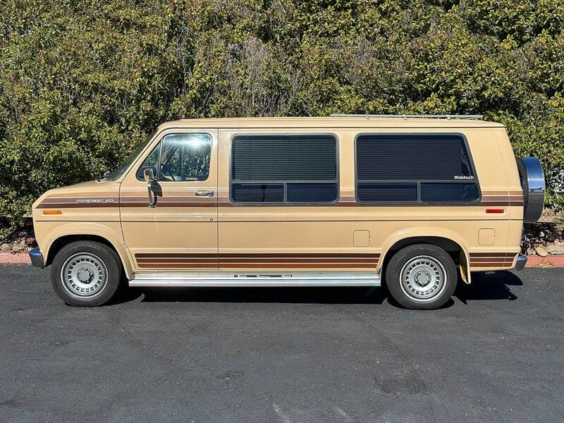 Ford-E-series-van-e150-1985-8