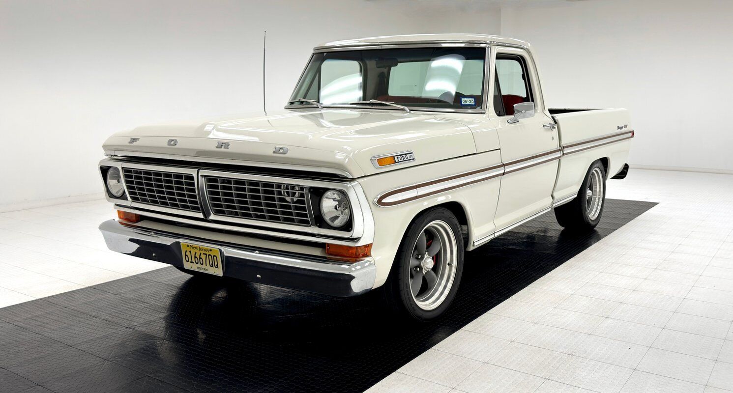 Ford F-100  year1}