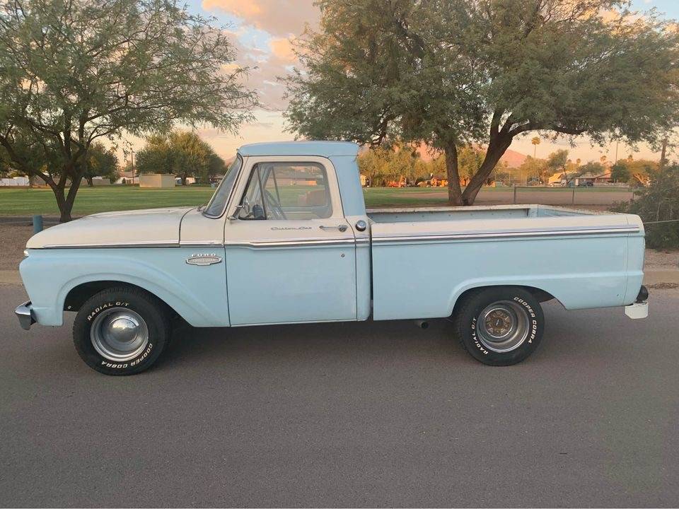 Ford-F-100-custom-cab-1965