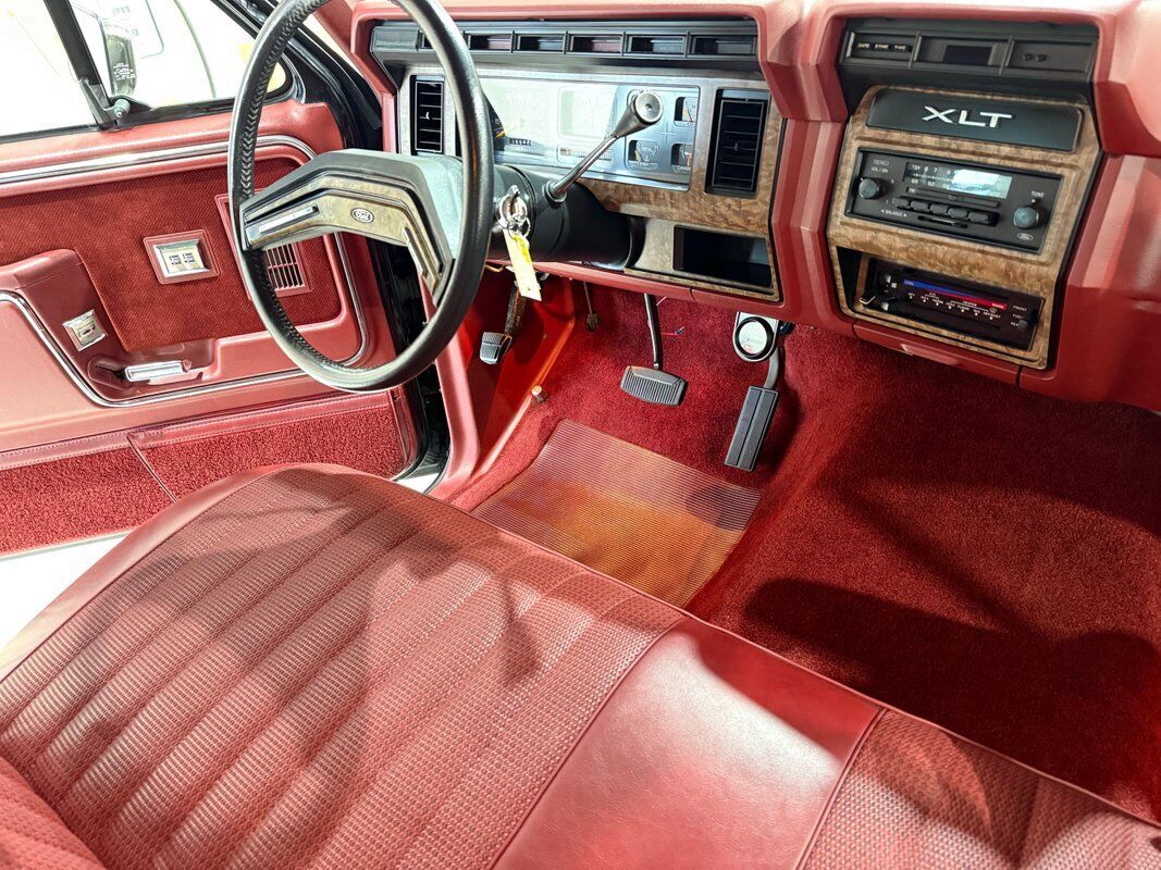 Ford-F-150-XLT-Lariat-Long-Bed-1985-31