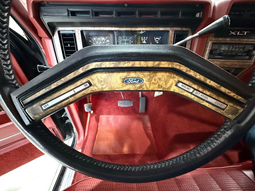 Ford-F-150-XLT-Lariat-Long-Bed-1985-37