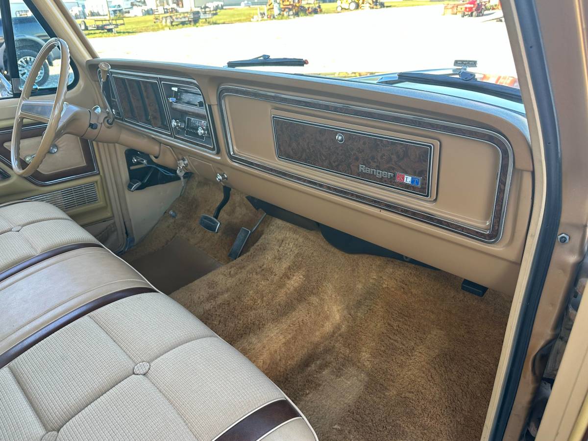 Ford-F-250-1976-7