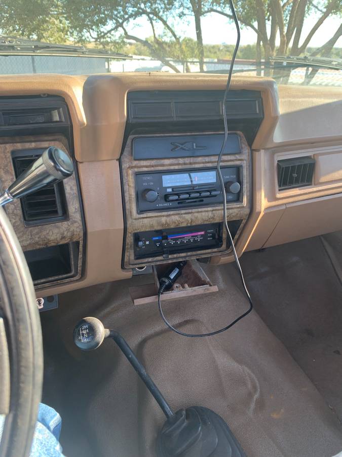 Ford-F-250-1986-8