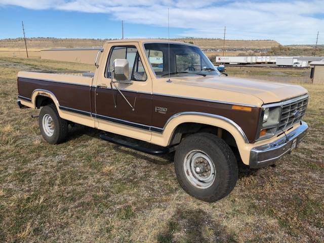 Ford-F-250-xl-reg-cab-1983-1