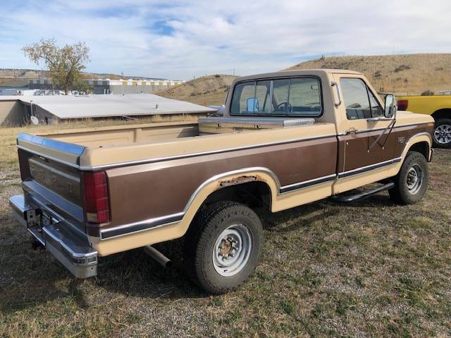 Ford-F-250-xl-reg-cab-1983-3