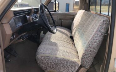 Ford-F-250-xl-reg-cab-1983-4