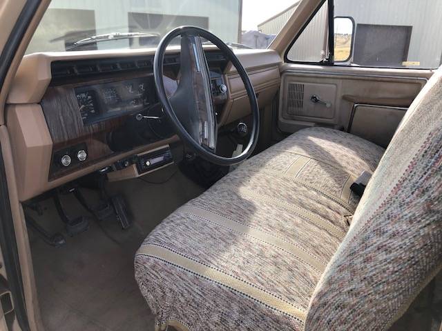 Ford-F-250-xl-reg-cab-1983-5