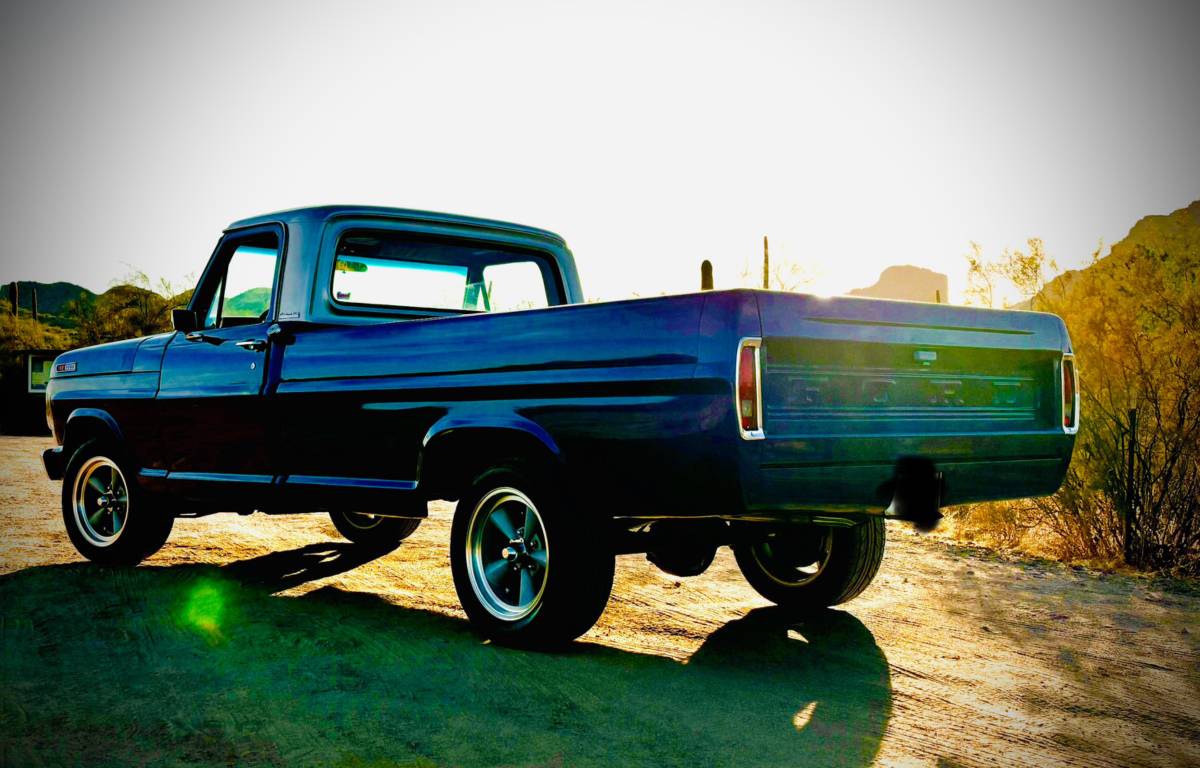 Ford-F100-1967-1