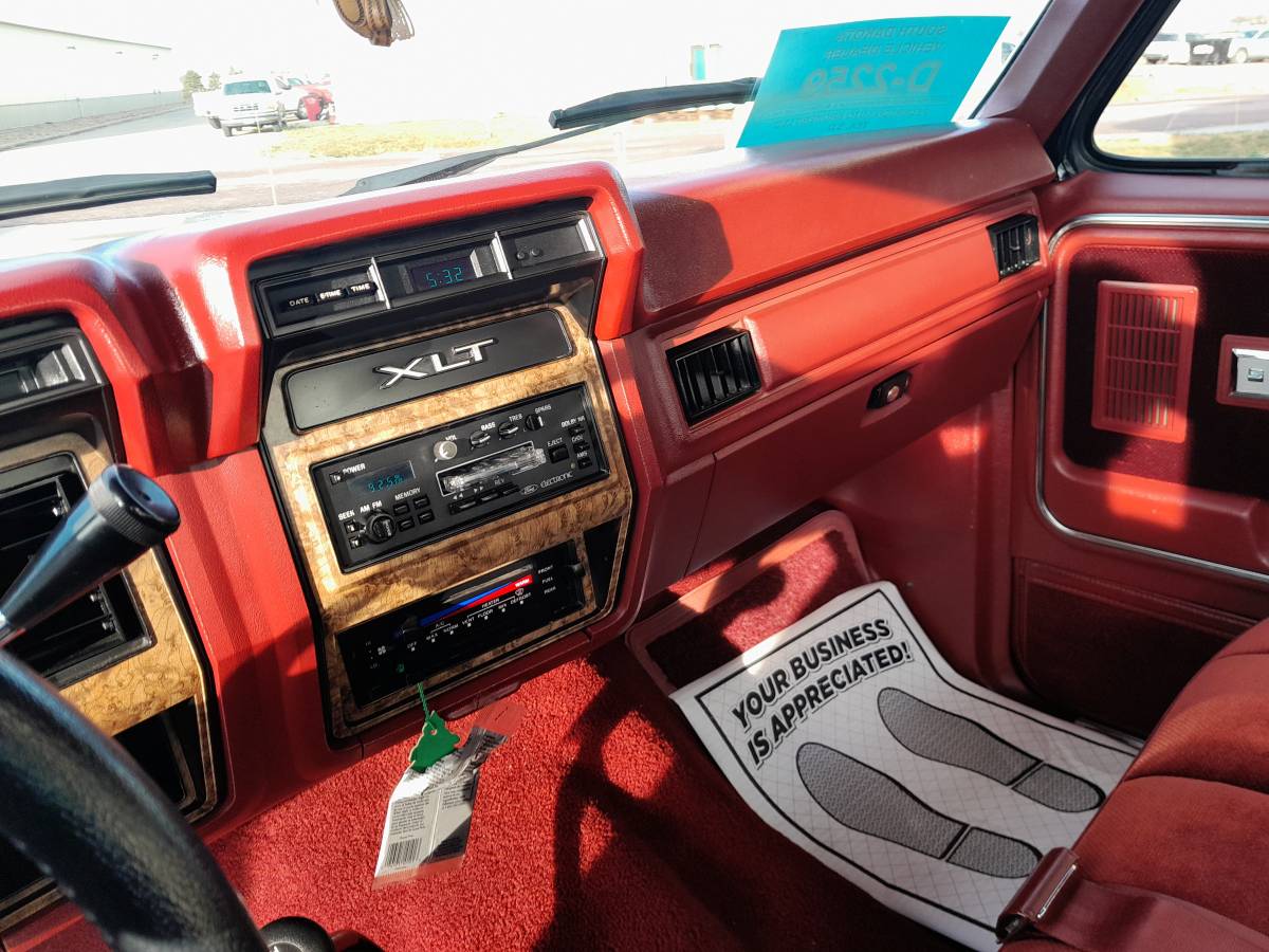 Ford-F150-xlt-lariat-1986-3