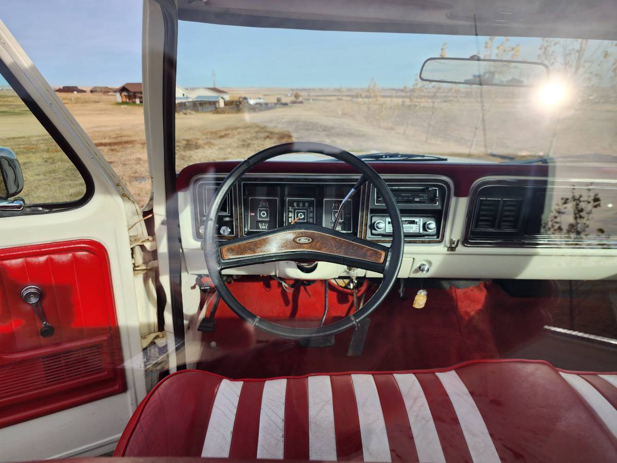 Ford-F250-camper-special-1976-15