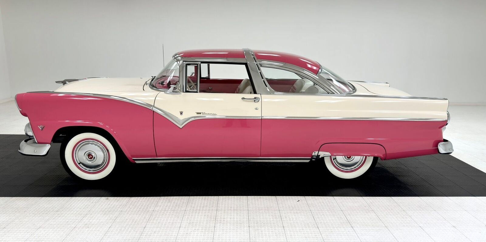 Ford-Fairlane-1955-1