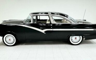 Ford-Fairlane-1956-1