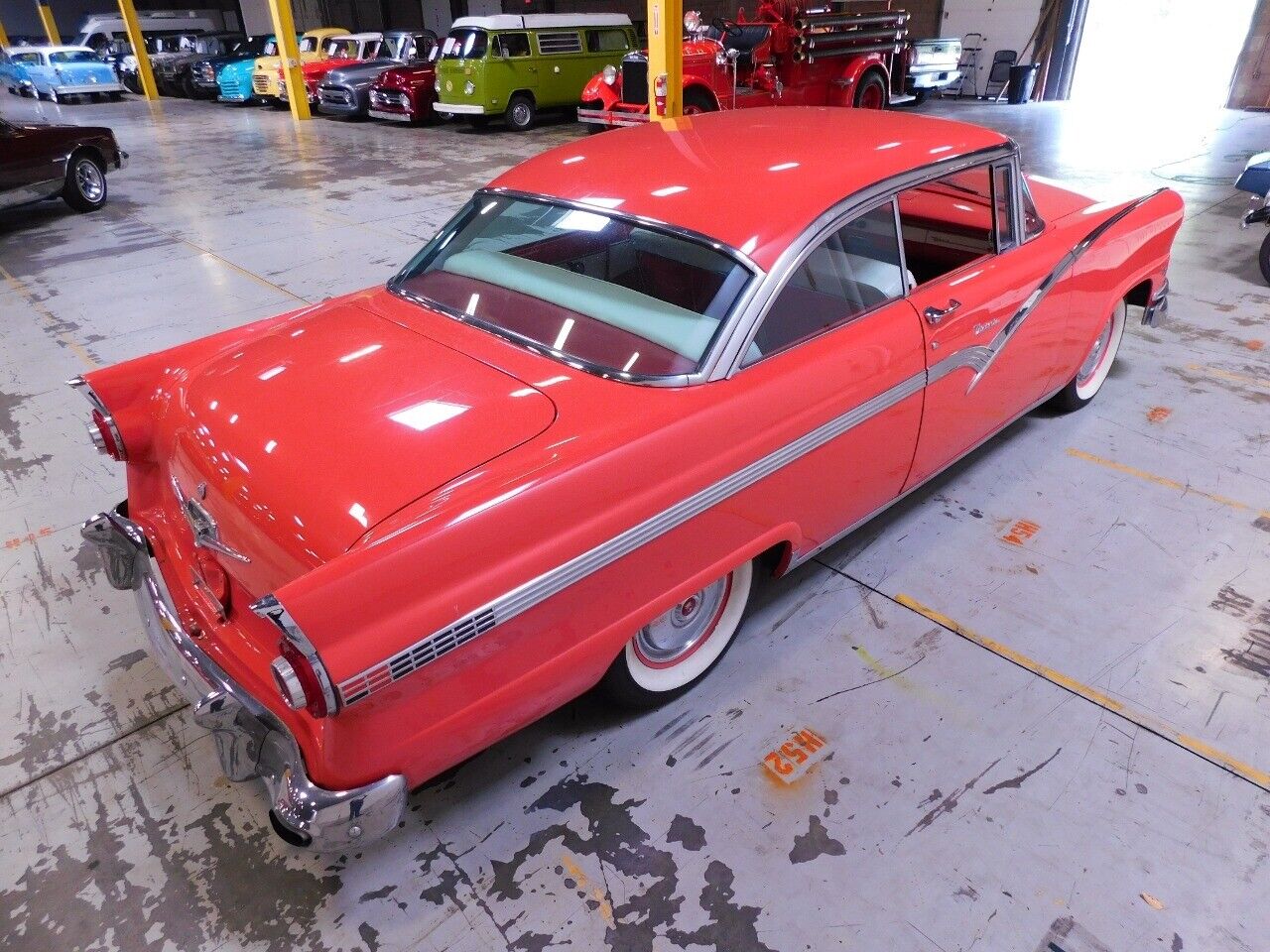 Ford-Fairlane-1956-11