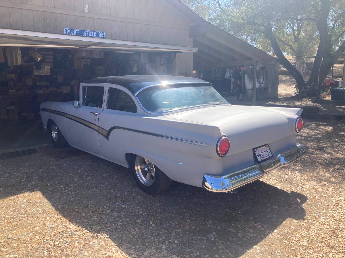 Ford-Fairlane-300-1957-7