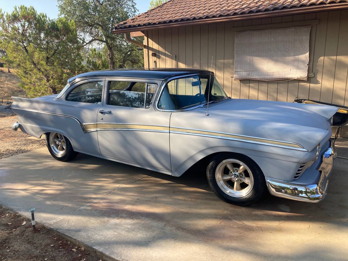 Ford-Fairlane-300-1957