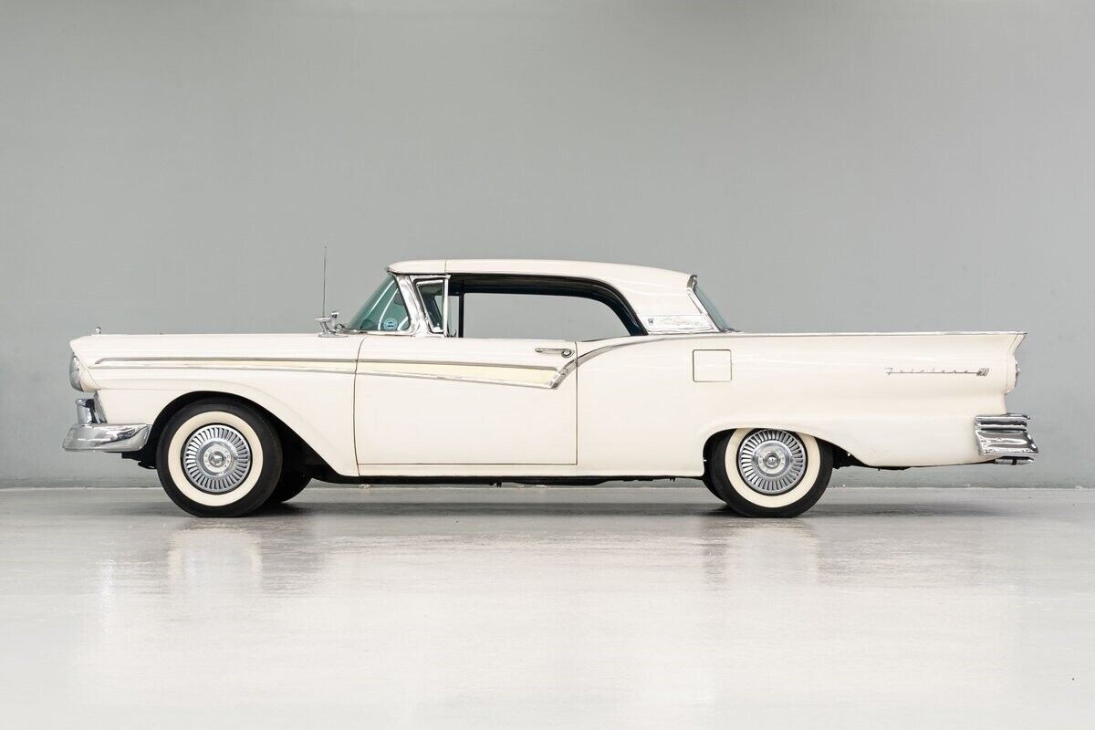 Ford-Fairlane-Cabriolet-1957-2