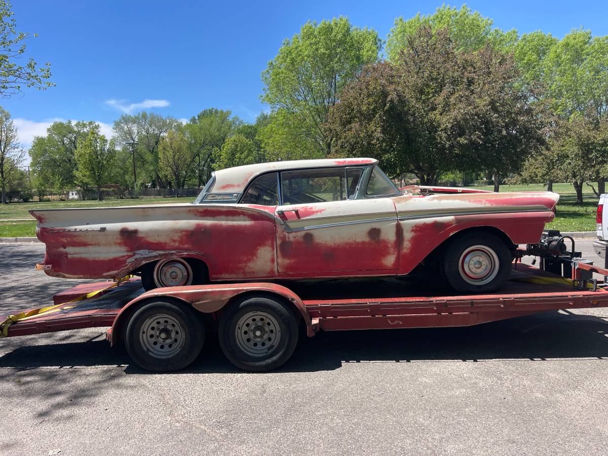 Ford-Fairlane-skyliner-retractable-1957-1