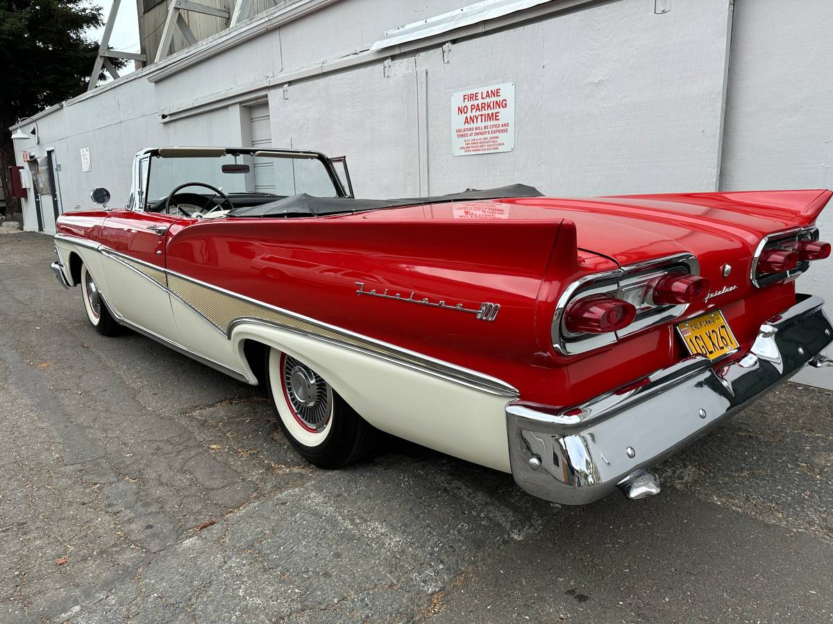 Ford-Fairlane-sunliner-1955-2