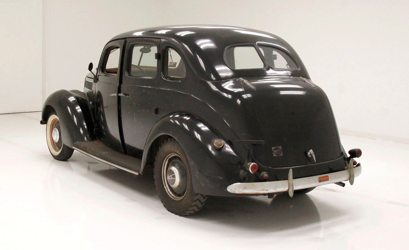 Ford-Fordor-Berline-1937-2