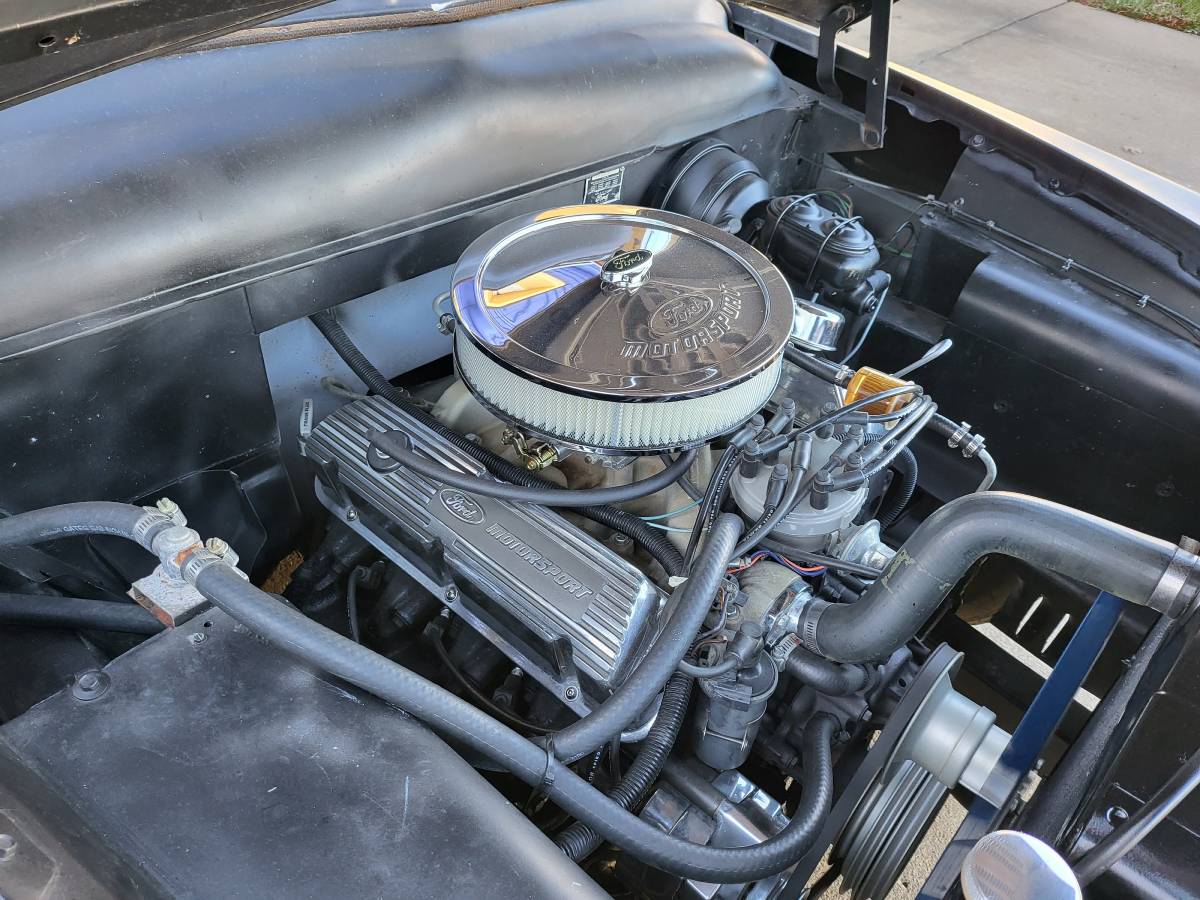 Ford-Four-door-1951-10