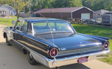 Ford-Galaxie-500-1961-12