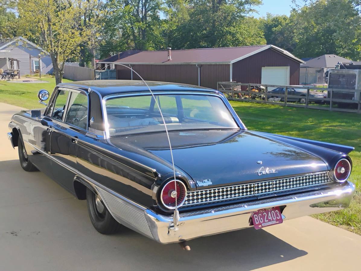 Ford-Galaxie-500-1961-12