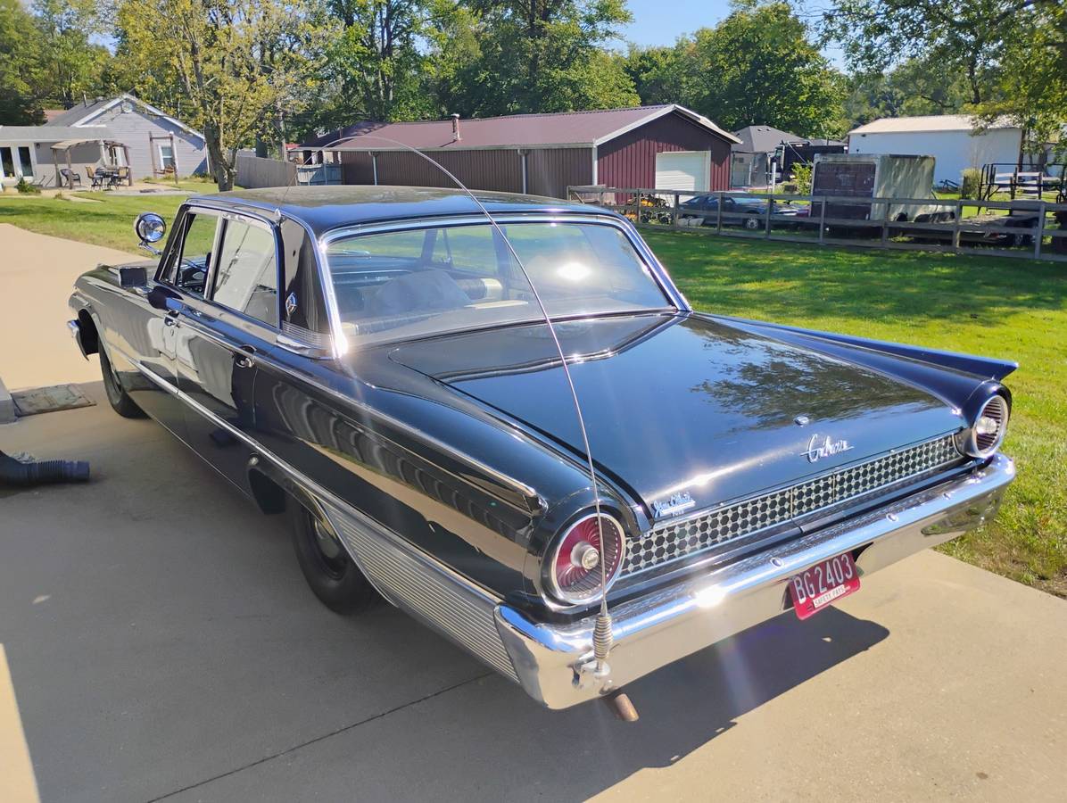 Ford-Galaxie-500-1961-2