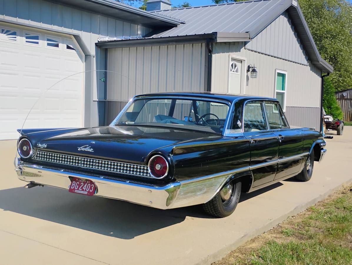 Ford-Galaxie-500-1961-6