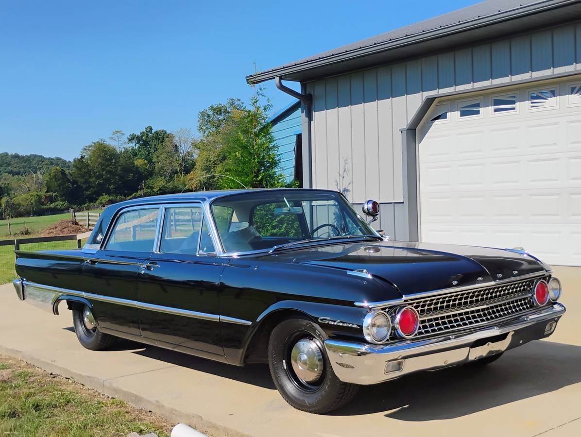 Ford-Galaxie-500-1961